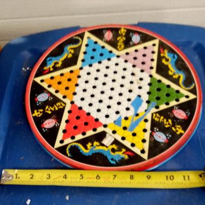 LOT 1`16 NEAT OLD CHINESE CHECKERS BOX