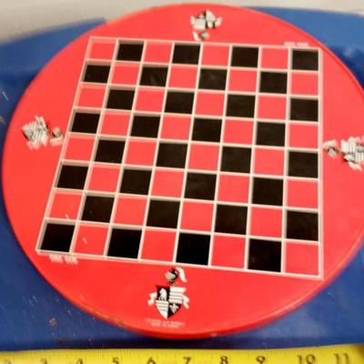 LOT 1`16 NEAT OLD CHINESE CHECKERS BOX