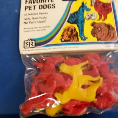 LOT 119 BAG OF PLASTIC DOGS