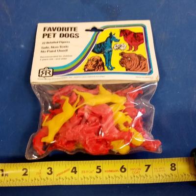 LOT 119 BAG OF PLASTIC DOGS