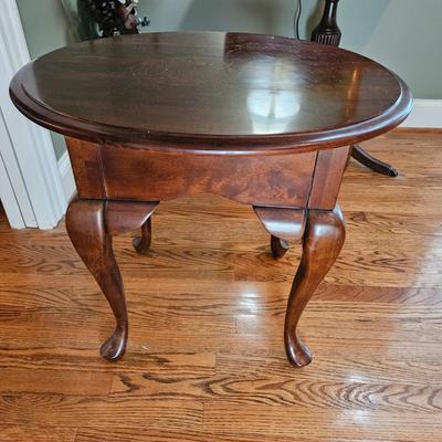 Oval Cherry End Table (LR-DW)