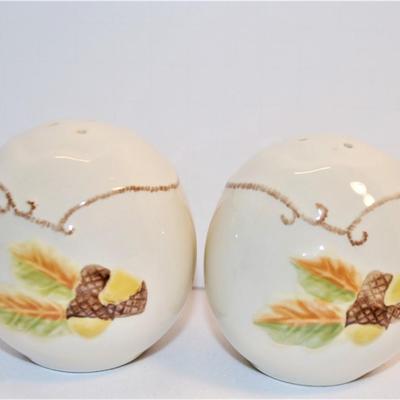 Small Round Set with Acorns + Pale Orange/Green Leaves 2 3/4
