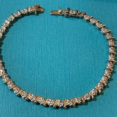 Vintage Sterling Silver w/Commercial Grade Diamond Chips Tennis Bracelet 8" Long in VG Preowned Condition as Pic'd.