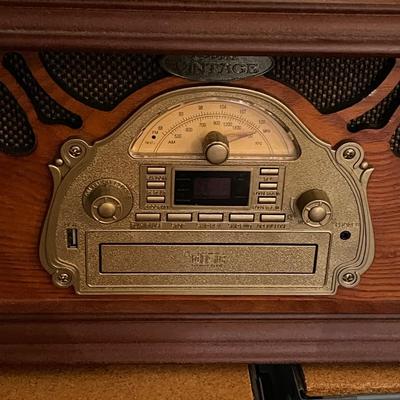 Vintage Classic Retro Phonograph Gramophone Vinyl Record Player Turntable, CD player. Radio & Cassethe