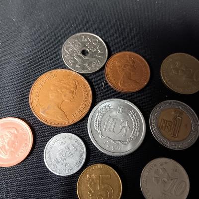 A COLLECTION OF FOREIGN COINS (2)