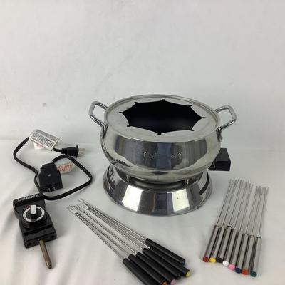 982 Cuisinart Electric Fondue Pot with Skewers