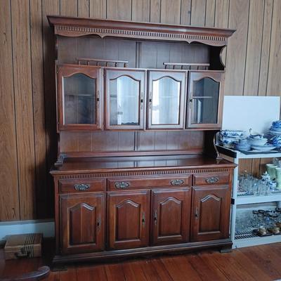 LOT 22: Solid Wood Hutch / China Cabinet
