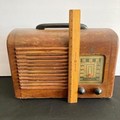 LOT 29: Vintage Emerson Radio with Ingraham Cabinet