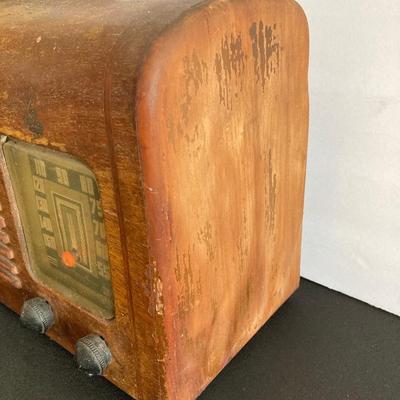 LOT 29: Vintage Emerson Radio with Ingraham Cabinet