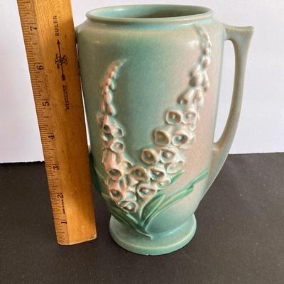 LOT 37: Vintage Roseville Pottery Foxglove Vase 45-7