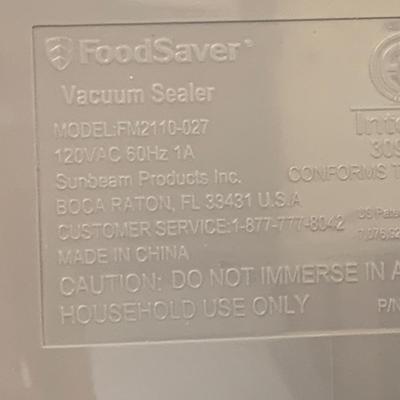 LOT 72: Sunbeam Food Saver Vacuum Sealer Model #FM2110-027 & Vacuum Sealer Bags