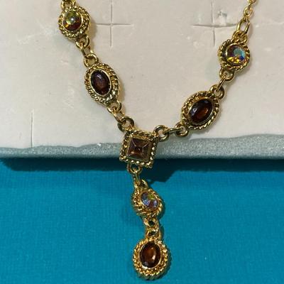Vintage Gold-tone Rhinestone Adjustable Necklace w/Matching Earrings in Very Good Preowned Condition.