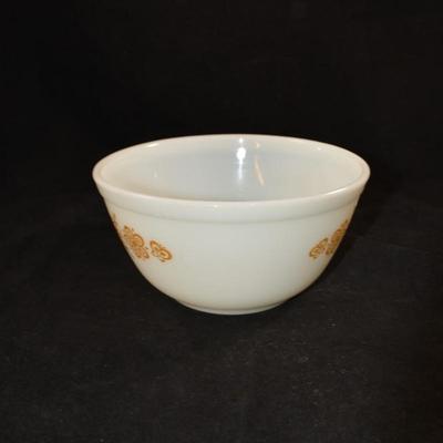 Vintage Set of Pyrex "Butterfly Gold" Mixing Bowls