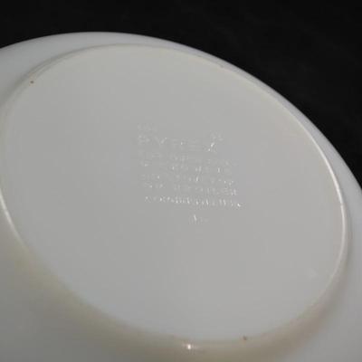 Vintage Set of Pyrex "Butterfly Gold" Mixing Bowls