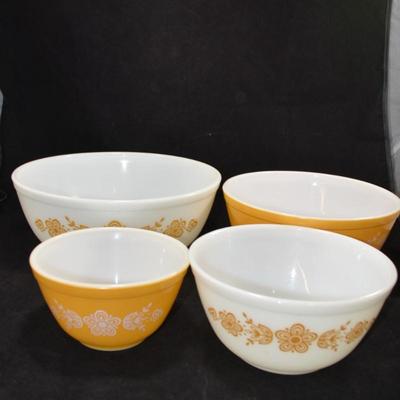 Vintage Set of Pyrex "Butterfly Gold" Mixing Bowls