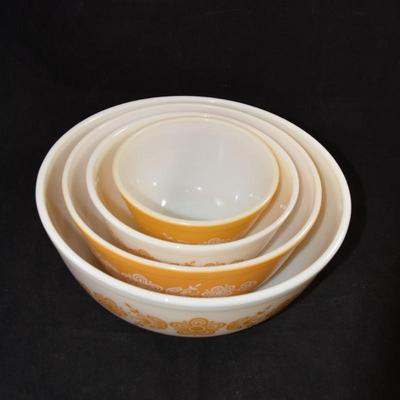 Vintage Set of Pyrex "Butterfly Gold" Mixing Bowls