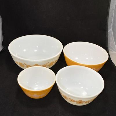 Vintage Set of Pyrex "Butterfly Gold" Mixing Bowls