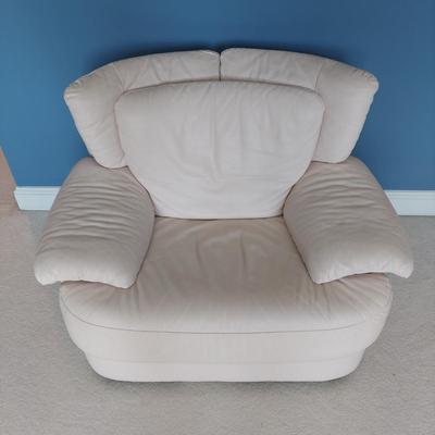 Off White Leather Chair (UB1-BBL)