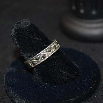 925 Sterling w/ Marcasite Ring Size 8.5 3.1g