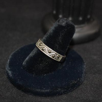 925 Sterling w/ Marcasite Ring Size 8.5 3.1g