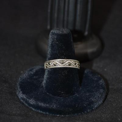 925 Sterling w/ Marcasite Ring Size 8.5 3.1g