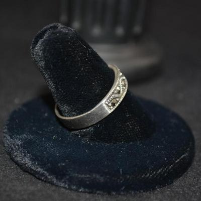 925 Sterling w/ Marcasite Ring Size 8.5 3.1g