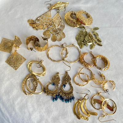 Delicate Gold Lockets, Leaf Necklaces Plus Earrings, Bracelets & More (P-RG)