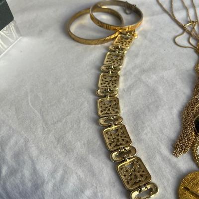 Delicate Gold Lockets, Leaf Necklaces Plus Earrings, Bracelets & More (P-RG)
