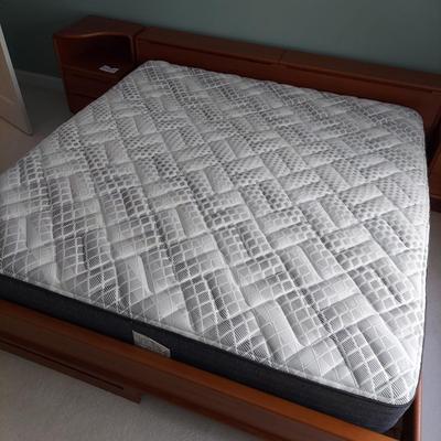 Sun Cabinet Co Teak Platform King Size Bed and Nightstands (UB2-BBL)