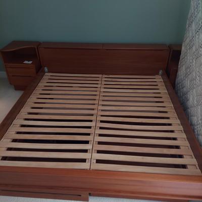 Sun Cabinet Co Teak Platform King Size Bed and Nightstands (UB2-BBL)