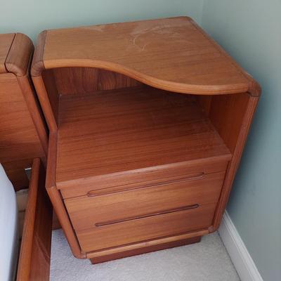 Sun Cabinet Co Teak Platform King Size Bed and Nightstands (UB2-BBL)