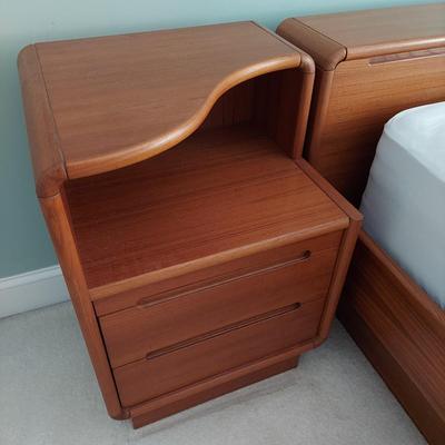 Sun Cabinet Co Teak Platform King Size Bed and Nightstands (UB2-BBL)