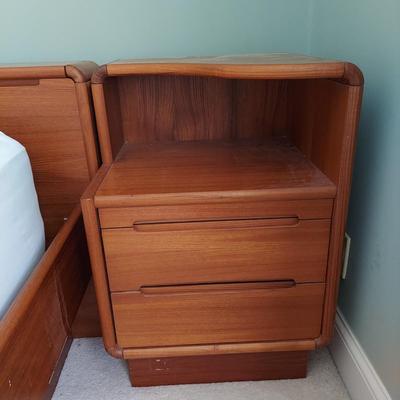 Sun Cabinet Co Teak Platform King Size Bed and Nightstands (UB2-BBL)