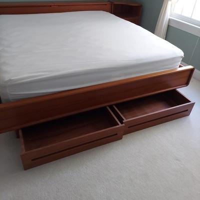 Sun Cabinet Co Teak Platform King Size Bed and Nightstands (UB2-BBL)