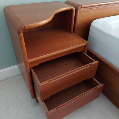 Sun Cabinet Co Teak Platform King Size Bed and Nightstands (UB2-BBL)