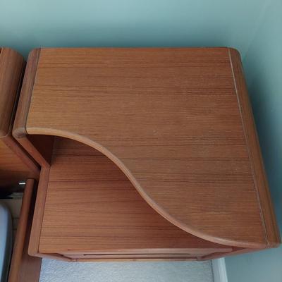 Sun Cabinet Co Teak Platform King Size Bed and Nightstands (UB2-BBL)