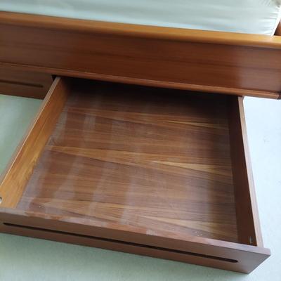Sun Cabinet Co Teak Platform King Size Bed and Nightstands (UB2-BBL)