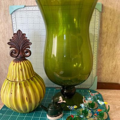 Green decor with large vase & birds