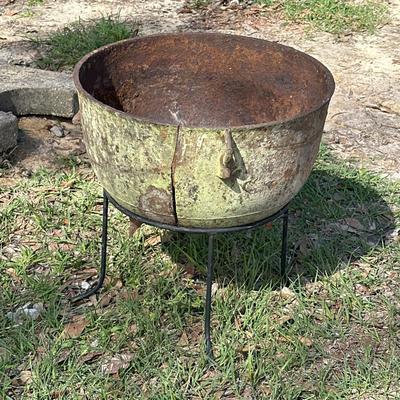 Cast Iron Heavy Footed Pot ~ * Read Details ~ See Photos