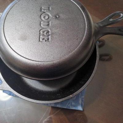 Lodge 8cf deep skillet and lid ditch oven combo