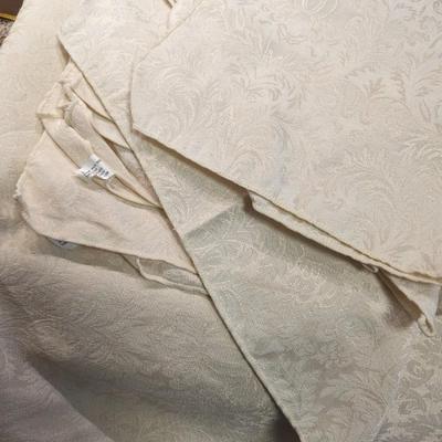 Damask standard rectangle tablecloth and 6 napkins