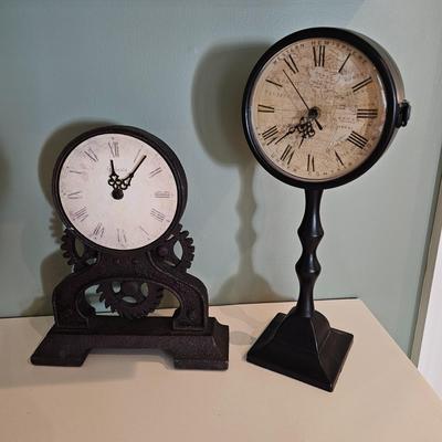 Pair of Quartz Table Clocks (LR-JS)