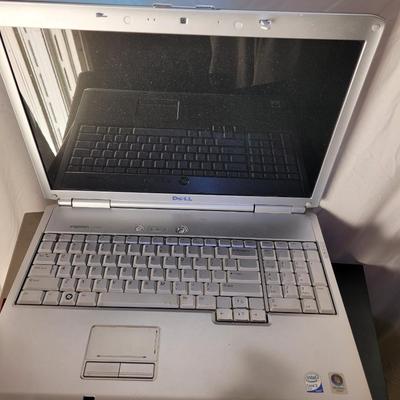 5 older laptops and 2 desktops for parts or gold recovery
