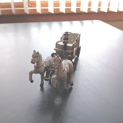VINTAGE CAST IRON STAGE COACH TOY