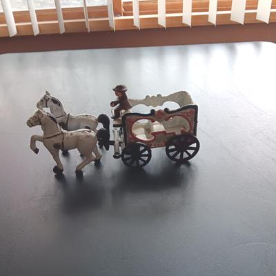 VINTAGE CAST IRON STAGE COACH TOY