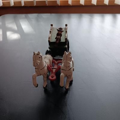 VINTAGE CAST IRON STAGECOACH TOY