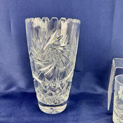 1010 Antique American Brilliant Cut Crystal Vase with Early Etched Glasses