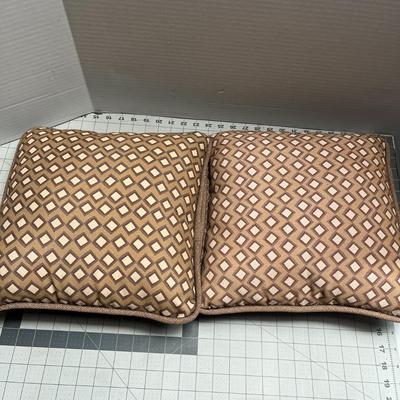 Square Pattern Throw Pillows - Set of 2