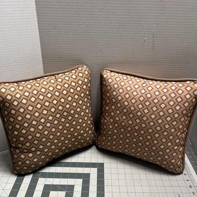 Square Pattern Throw Pillows - Set of 2