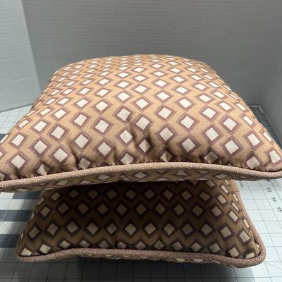 Square Pattern Throw Pillows - Set of 2